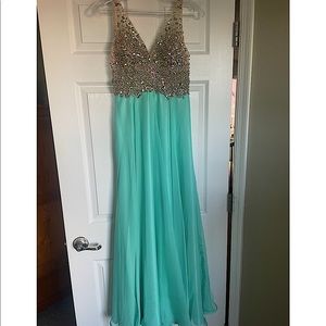 WORN ONCE formal dress. Great condition! Size 4